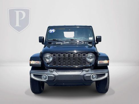 Used 2024 Jeep Gladiator Sport AWD/4WD image 3