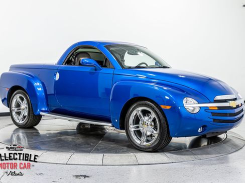 Used 2006 Chevrolet SSR w/ Preferred Equipment Group RWD image 24