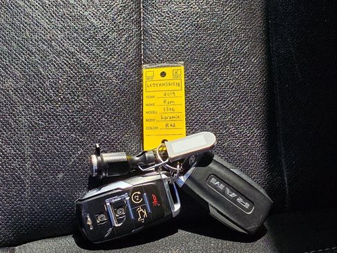 Used 2019 RAM 1500 Laramie AWD/4WD image 37