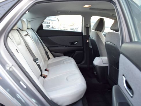 Used 2024 Hyundai Elantra Limited image 23