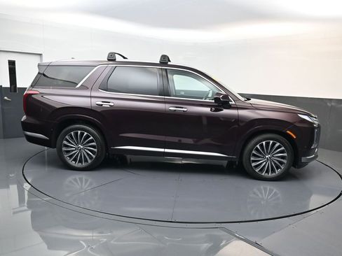 Used 2024 Hyundai Palisade Calligraphy image 3
