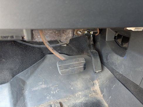 Used 2011 Nissan Titan SV w/ SV Value Truck Pkg image 27