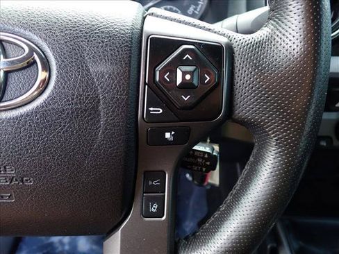 Used 2022 Toyota Tacoma TRD Off-Road w/ TRD Premium Off Road Package AWD/4WD image 15