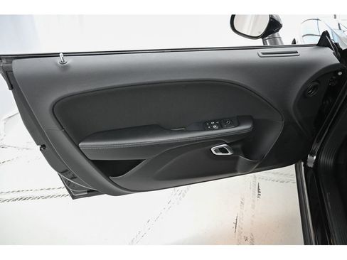 Used 2019 Dodge Challenger SXT w/ Blacktop Package image 18