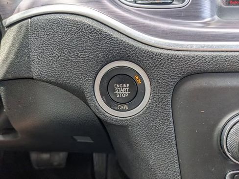 Used 2018 Dodge Charger SXT RWD image 27