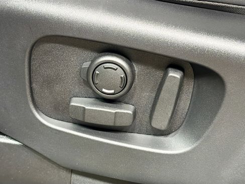 New 2026 Land Rover Discovery Limited Edition image 24