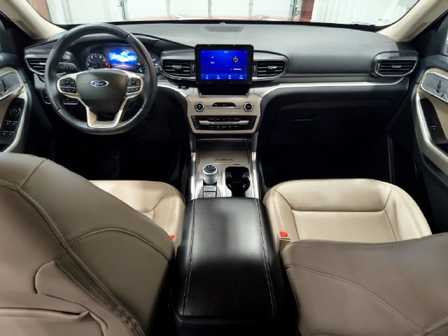 Used 2023 Ford Explorer XLT w/ Equipment Group 202A AWD/4WD image 18
