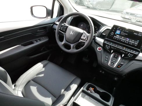 Certified 2026 Honda Odyssey EX-L image 9