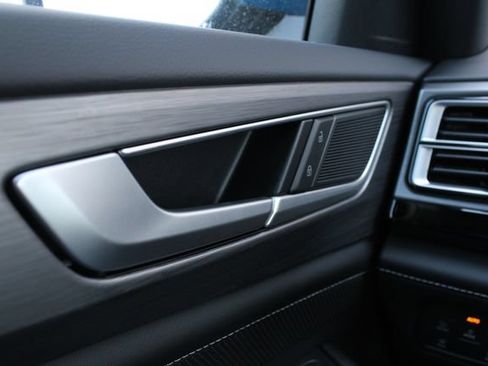New 2026 Volkswagen Atlas Cross Sport SE AWD/4WD image 6