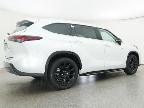 New 2026 Toyota Highlander AWD image 25