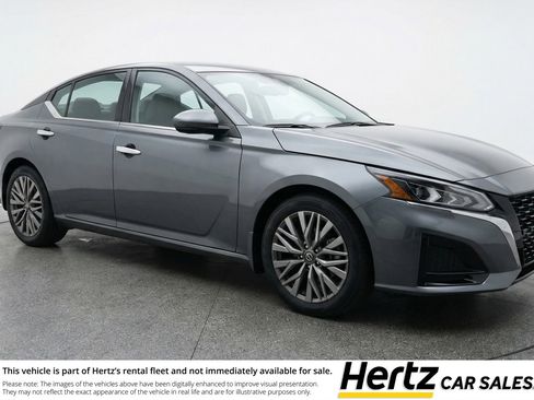 Used 2025 Nissan Altima 2.5 SV FWD image 1