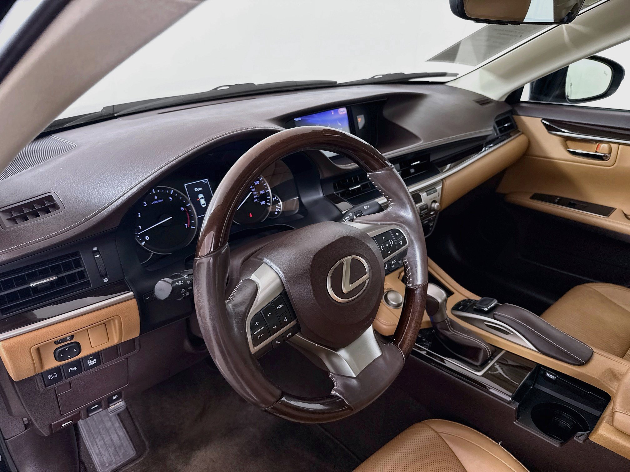 Used 2018 Lexus ES 350 w/ Luxury Package w/Wood Trim FWD image 9