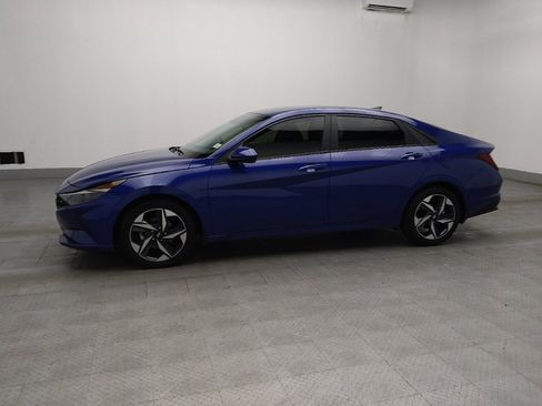 Used 2023 Hyundai Elantra SEL w/ Convenience Package FWD image 2
