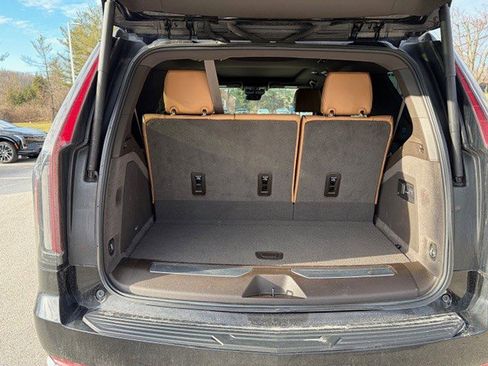 Used 2023 Cadillac Escalade Premium Luxury image 7