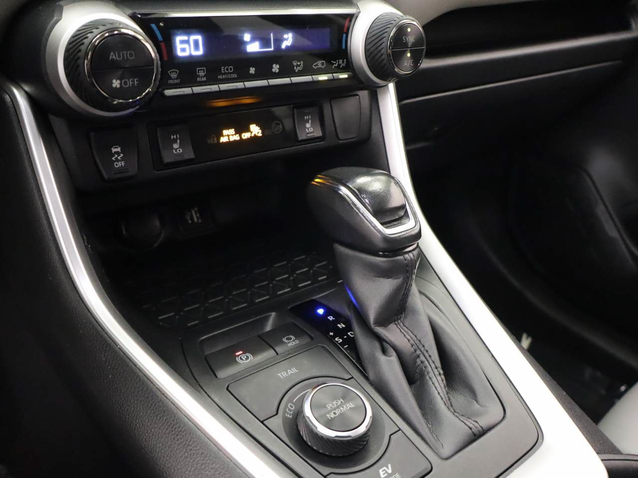 Used 2023 Toyota RAV4 XLE Premium AWD/4WD image 9