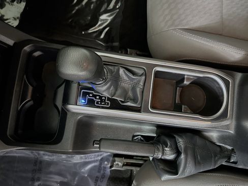 Used 2023 Toyota Tacoma SR5 w/ SR5 Appearance Package image 21