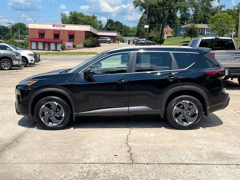 Used 2026 Nissan Rogue SV w/ SV Premium Package FWD image 3