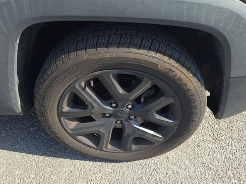 Used 2017 Jeep Renegade Altitude FWD image 9