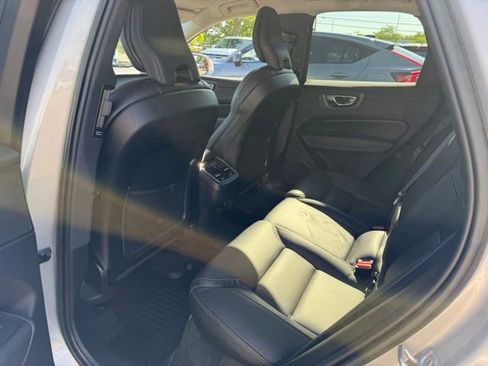Used 2022 Volvo XC60 B5 Inscription w/ Advanced Package FWD image 7