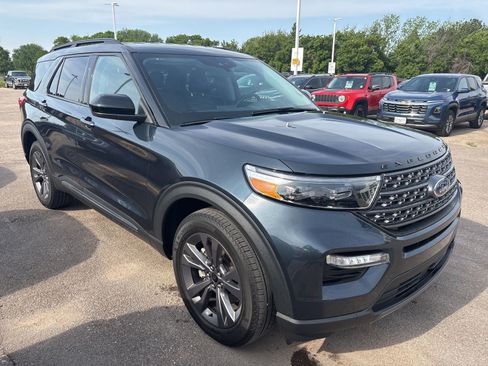 Used 2024 Ford Explorer XLT w/ Equipment Group 202A AWD/4WD image 6