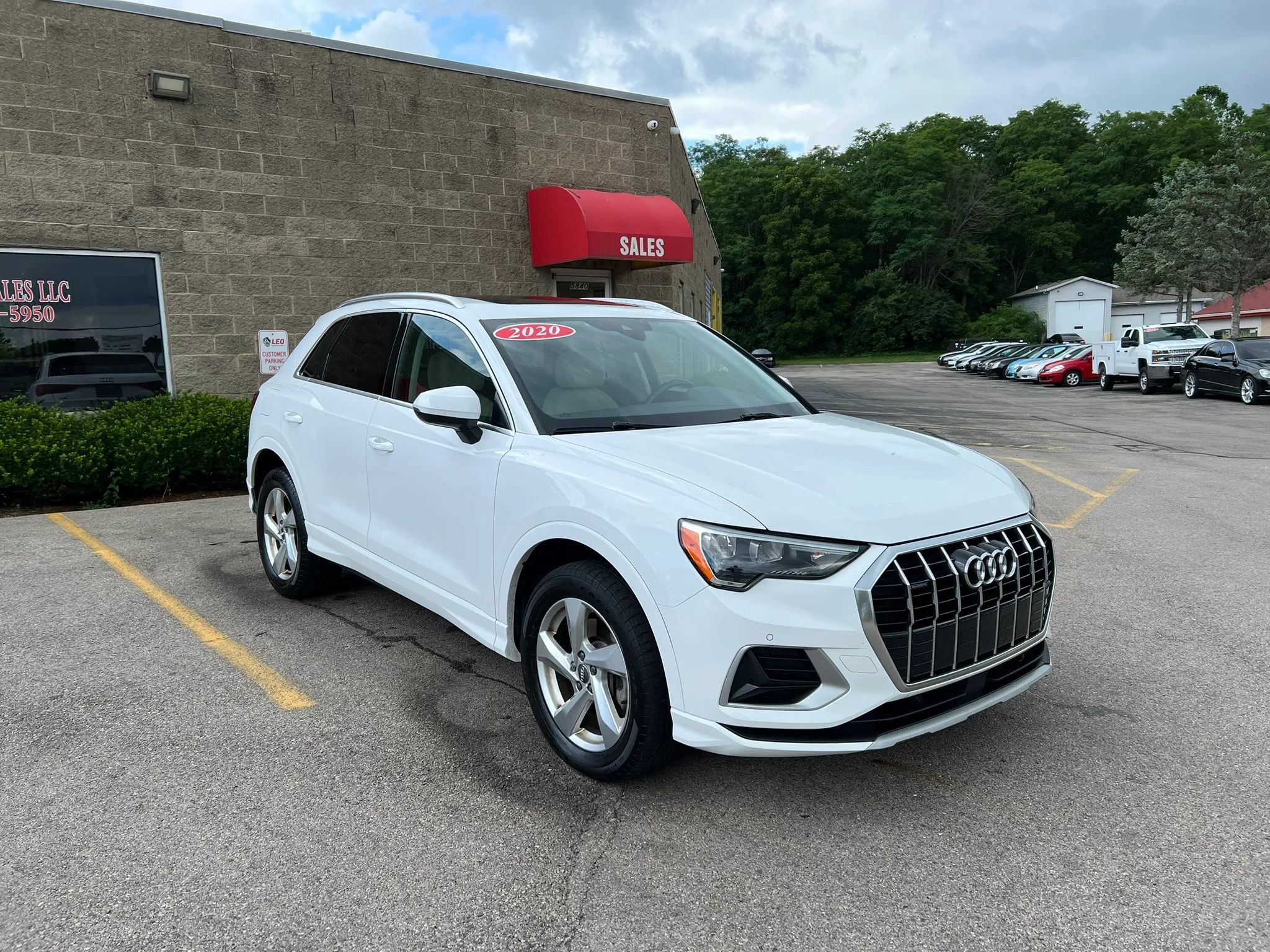 Used 2020 Audi Q3 2.0T Premium w/ Convenience Package AWD/4WD image 3