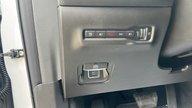 Certified 2026 Jeep Cherokee Limited AWD/4WD image 11