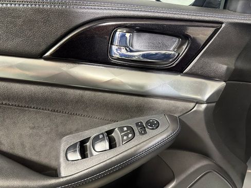 Used 2016 Nissan Maxima SR FWD image 9