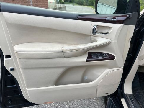 Used 2013 Lexus LX 570 4WD w/ Luxury Pkg image 20