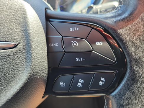 Used 2019 Chrysler Pacifica Touring-L Plus w/ Advanced Safetytec Group FWD image 19