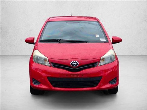 Used 2014 Toyota Yaris L FWD image 2