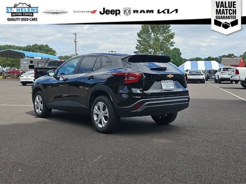 Used 2024 Chevrolet Trax LS FWD image 4