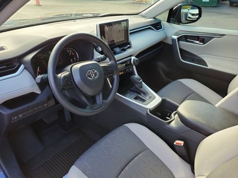 Used 2025 Toyota RAV4 XLE image 21