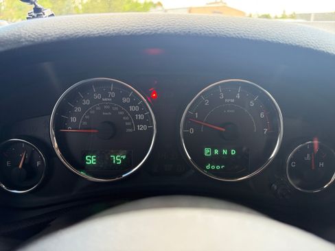 Used 2016 Jeep Wrangler Unlimited Sahara AWD/4WD image 21
