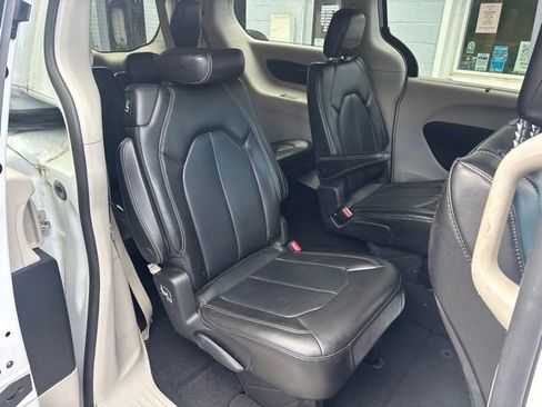 Used 2021 Chrysler Voyager Lxi FWD image 6