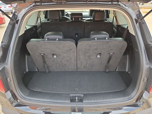 Used 2024 Kia Sorento S image 12