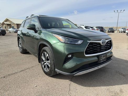 Used 2023 Toyota Highlander XLE image 1