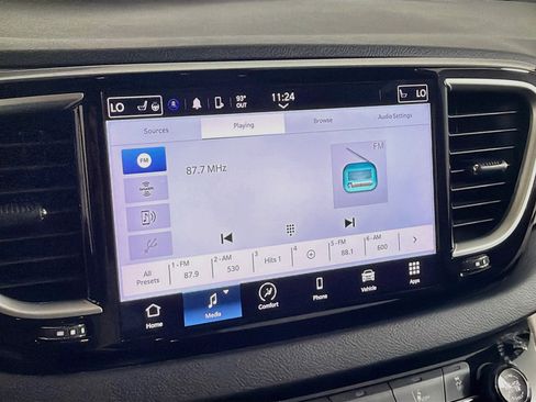 Used 2024 Chrysler Pacifica Touring-L FWD image 21