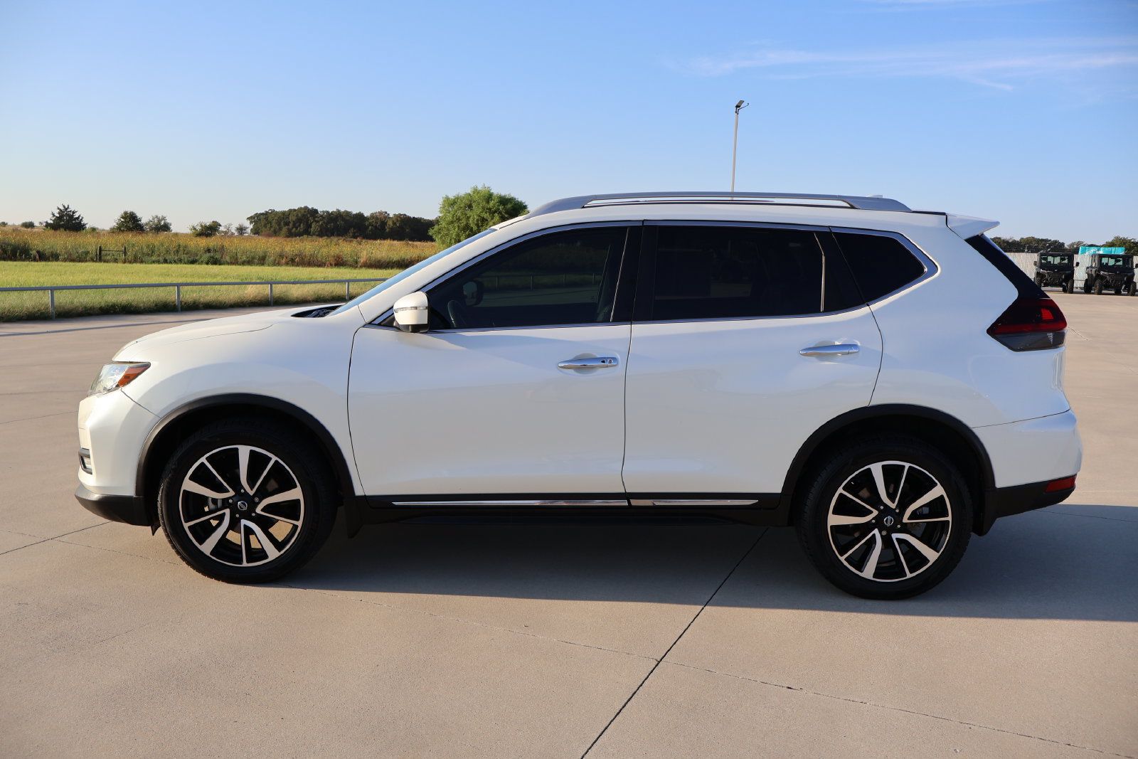 Used 2019 Nissan Rogue SL w/ Premium Package AWD/4WD image 2