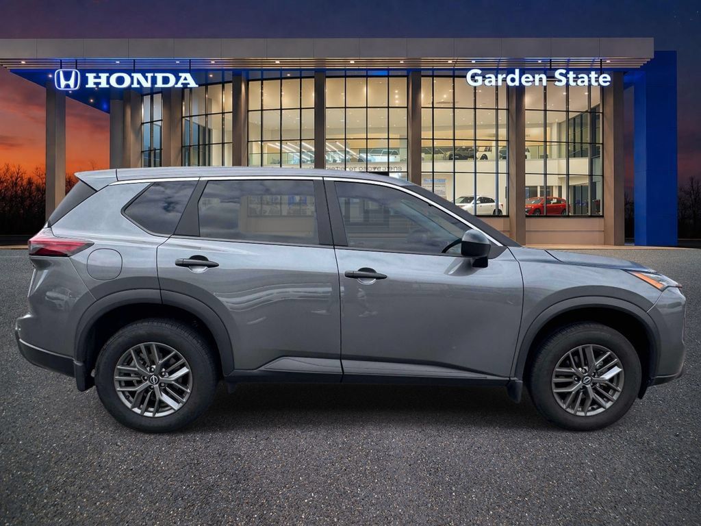Used 2025 Nissan Rogue S AWD/4WD image 5