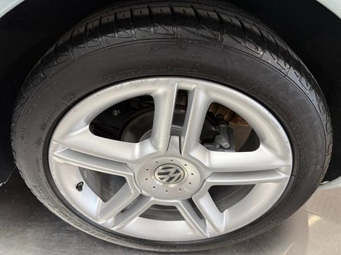 Used 2005 Volkswagen Beetle GLS FWD image 30