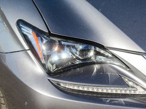 Used 2017 Lexus RC 200t image 8