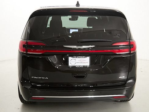 Used 2025 Chrysler Pacifica Select AWD/4WD image 8