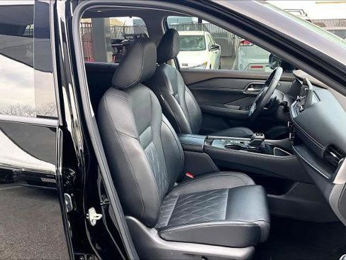 Certified 2022 Nissan Rogue Platinum w/ Head-Up Display Package image 9