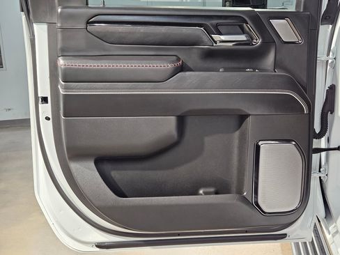 Used 2025 GMC Sierra 2500 AT4X image 35