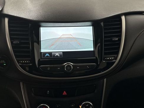 Used 2017 Chevrolet Trax LT w/ Driver Confidence Package image 8