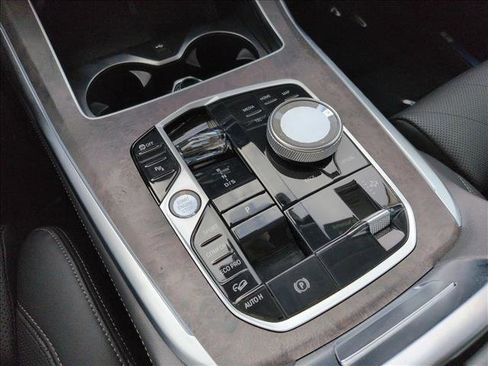 Used 2025 BMW X7 xDrive40i w/ Premium Package AWD/4WD image 12