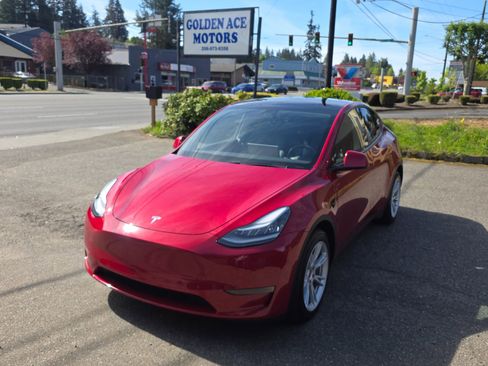 Used 2020 Tesla Model Y Long Range AWD/4WD image 1