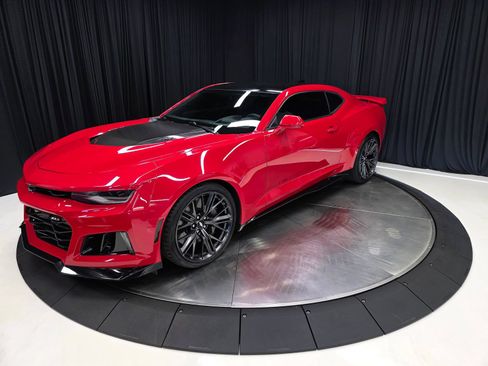 Used 2017 Chevrolet Camaro ZL1 RWD image 9