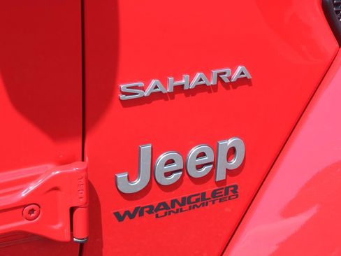 Used 2021 Jeep Wrangler Unlimited Sahara w/ LED Lighting Group AWD/4WD image 14