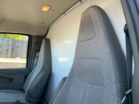 Used 2017 GMC Savana 3500 Extended RWD image 17
